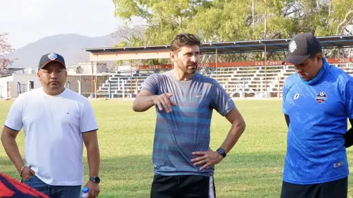 Álvaro García en su presentación con el Deportivo Achuapa - Achuapa