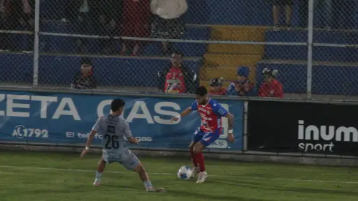 Acción de esta noche en el estadio Mario Camposeco entre Xelajú y Antigua 