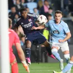 Acción donde se ve a Endrick, jugador del Lyon francés 