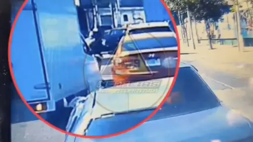 Motoladrones atacan a automovilista. ,Captura de pantalla video de X.