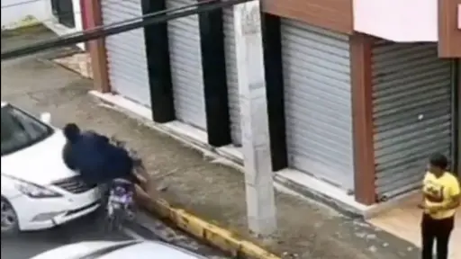 Automovilista reacciona tras asalto. ,Captura de pantalla video de X.