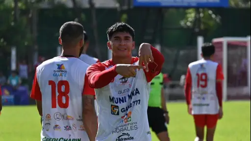 William Fajardo celebrando gol ante Aurora 