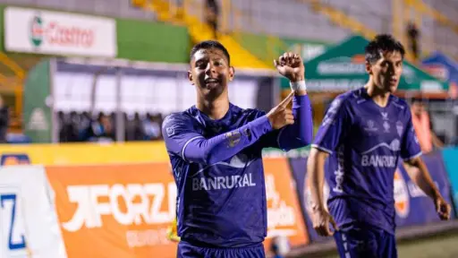 Oscar Castellanos celebrando ante Comunicaciones 