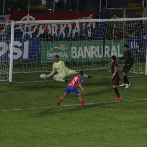 Gol de Xelajú en el Mario Camposeco 