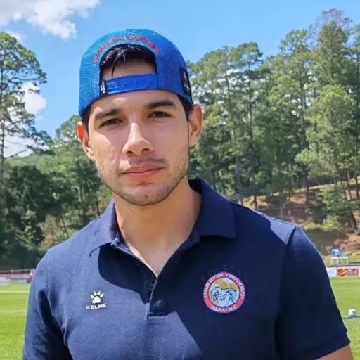 Jesús López en el estadio José Ángel Rossi 