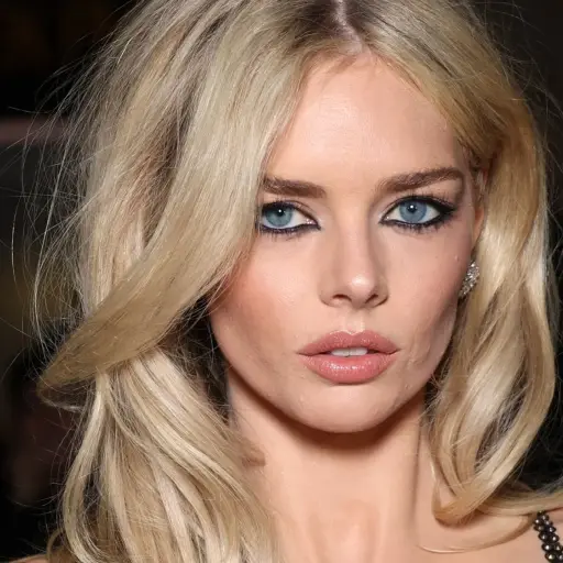 Samara Weaving ,Redes sociales