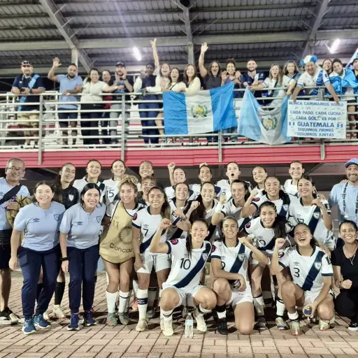 Selección Femenina celebra el triunfo ante Islas Caimán - FFG