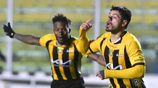 The Strongest del guatemalteco Darwin Lom participa en el Torneo de Repechaje de Verano 2026