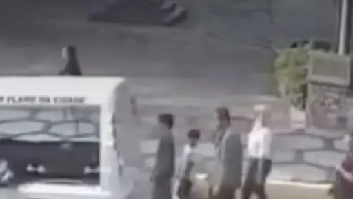 Modelo es baleada durante el funeral de su madre. ,Captura de pantalla video de X.