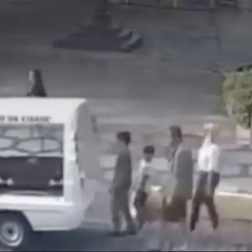 Modelo es baleada durante el funeral de su madre. ,Captura de pantalla video de X.