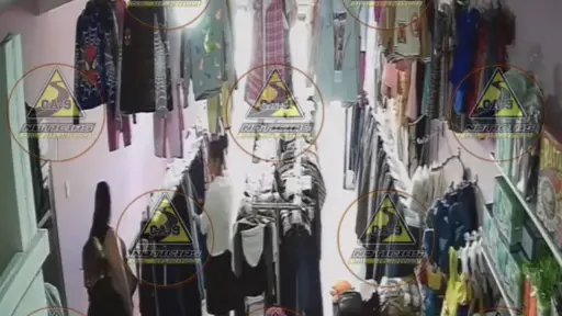 Video muestra robo de ropa en un almacén de Palencia. ,Captura de pantalla video de X.
