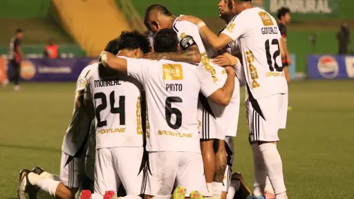 Celebración de los jugadores de Comunicaciones - Comunicaciones FC