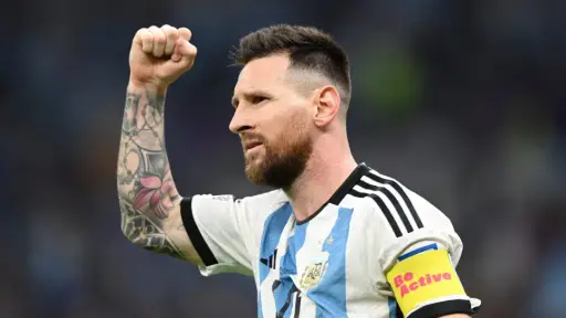 Lionel Messi macó su primer gol con la mayor de Argentina hace 20 años