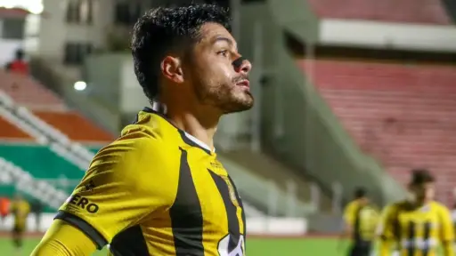 Darwin Lom con The Strongest de Bolivia 