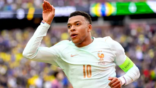 Kylian Mbappé aporta en triunfo de Francia sobre Brasil 