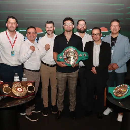 Lester Martínez compareció este jueves a una conferencia de prensa por parte de su patrocinador 