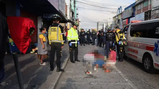 Área donde murieron tres hombres como consecuencia de un ataque armado en la zona 1. ,Bomberos Voluntarios