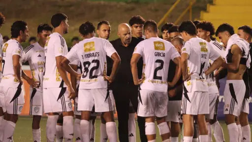 Comunicaciones nuevamente cae a la lucha por la permanencia 