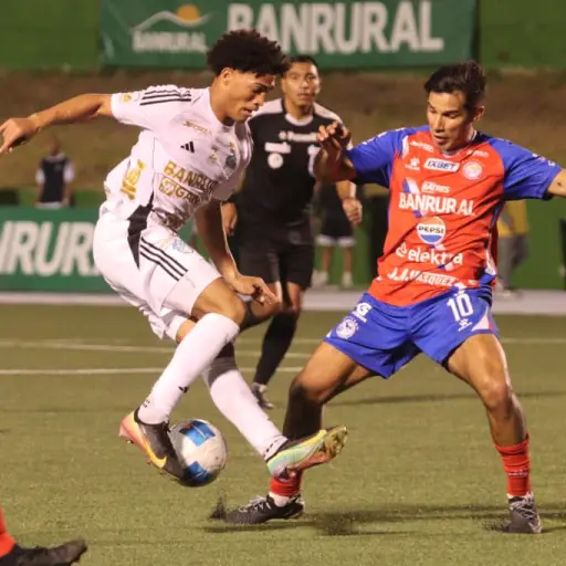 Partido entre Comunicaciones y Xelajú MC en el Estadio Cementos Progreso - Alex Meoño