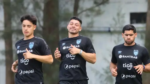 Darwin Lom en el entreno de la Selección Nacional - FFG