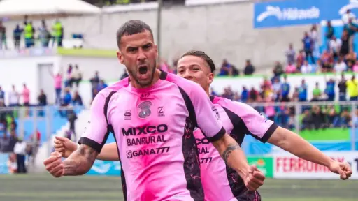 Nicolás Martínez celebró doblete este sábado ante el bicampeón nacional Antigua 