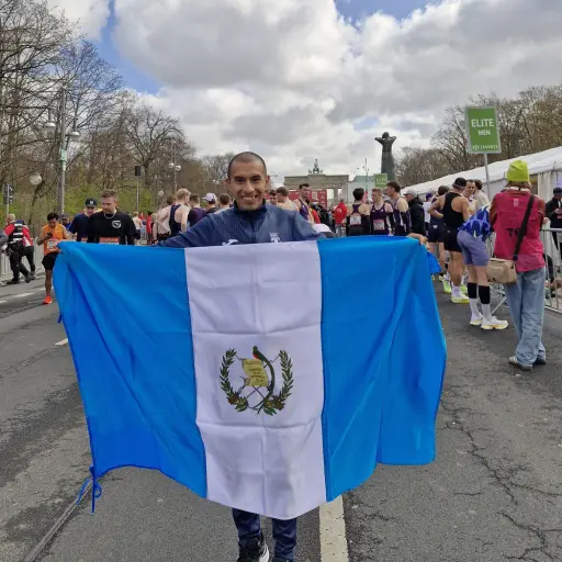 Alberto González en la Media Maratón de Berlín 2026 - FDNA