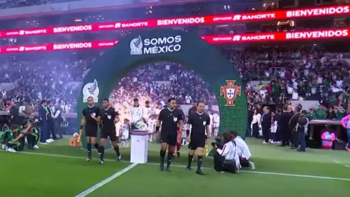 Los hermanos Walter y Bryan López estuvieron presentes en la reinauguración del Estadio Azteca, un partido que terminó 0-0 entre México y Portugal - Captura de pantalla