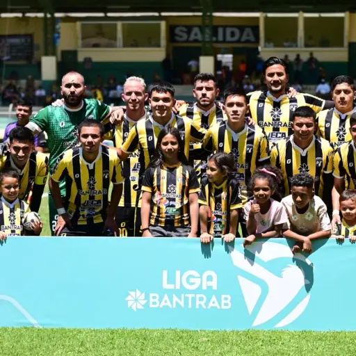 Once de Aurora ante el Deportivo Achuapa - Aurora FC