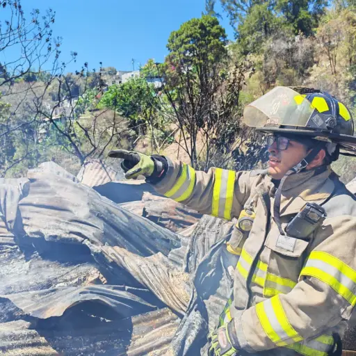 Al menos tres compañías de Bomberos Voluntarios trabajaron en el incendio de la colonia Bendición de Dios, zona 18. ,Bomberos Voluntarios.