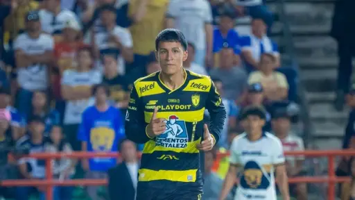 El guatemalteco Daniel Méndez hizo su debut en la Liga MX - instagram @tuzosfb