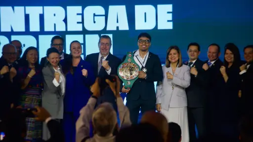 Lester Martínez es condecorado con la Orden Presidencial - Omar Solís