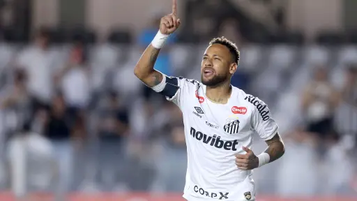 Neymar bajo el ojo del huracán en Brasil 