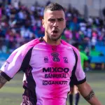 Martínez y Casas en una disputa importante por el título de goleo 