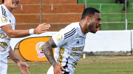 Marco Domínguez celebra un gol ante el Deportivo Achuapa - Comunicaciones FC