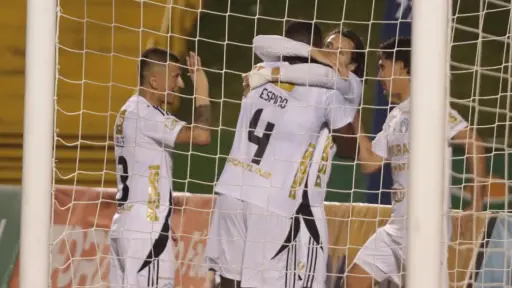 Agustín Vuletich celebrando su primer gol con Comunicaciones 