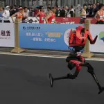 Robots participan en la Media Maratón de Pekín - EFE