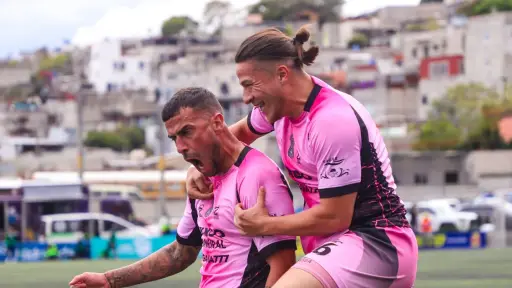 Celebración de Nicolás Martínez, delantero del Deportivo Mixco - Deportivo Mixco