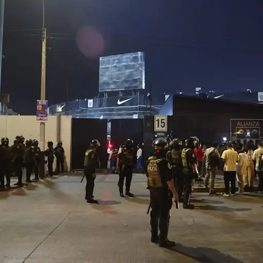 Un muerto y varios heridos tras avalancha humana en estadio de Alianza Lima - EFE