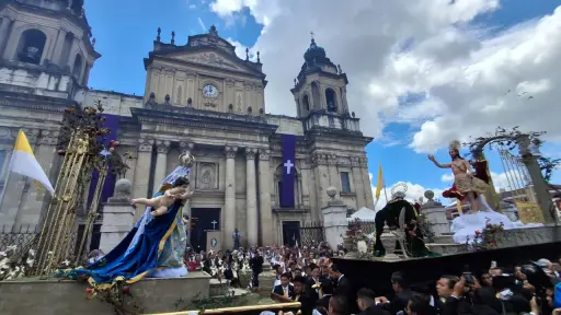 Fieles celebraron el encuentro entre Jesús Resucitado y la Virgen de la Alegría. ,Alex Meoño 