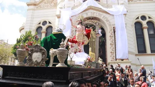 Miles de fieles aplaudieron durante la salida de Jesús Resucitado en el Templo El Calvario.  ,Alex Meoño 