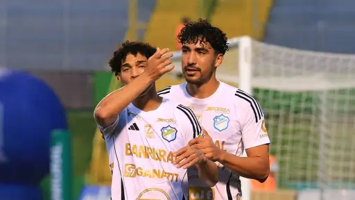 Comunicaciones derrotó a Mixco en el estadio Cementos Progreso 