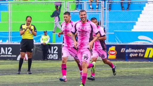 Nicolás Martínez busca tercer título de goleo con Deportivo Mixco 