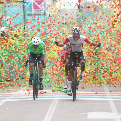 César Guavita triunfa en segunda etapa de la Vuelta Bantrab 2026 