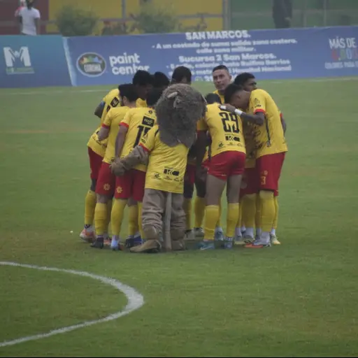 Jugadores de Marquense previo al partido ante Xelajú MC por los cuartos de final . EU San Marcos