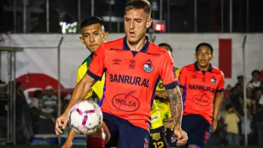 Acción de juego del Guastatoya vs. Municipal 