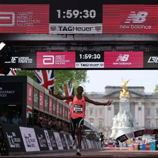 El keniano Sebastián Sawe impone nuevo récord mundial en maratón - EFE
