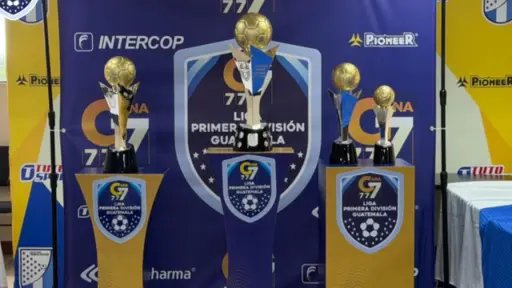 Trofeos de campeón y subcampeón de la Primera División - Primera División