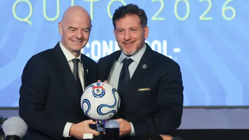 La Conmebol le pide a Infantino que acepte una nueva candidatura para presidir la FIFA 