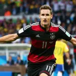 El alemán Miroslav Klose ganó el título de goleo en Alemania 2006 con 5 goles 