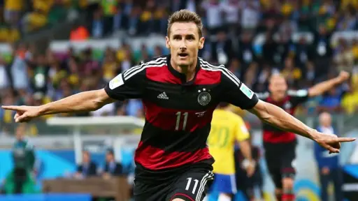 El alemán Miroslav Klose ganó el título de goleo en Alemania 2006 con 5 goles 